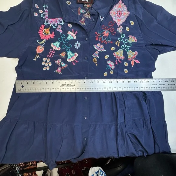 Johnny Was Alesa Tiered Embroidered Silk Navy Blue Tunic. Size L. Like New! - Picture 9 of 14